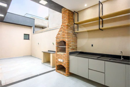 Indaiatuba - Jardim Bom sucesso - Área total: 150m² - Área construída: 115m² - 3 dormitórios sendo 1 suíte com armário planejado;Sala para dois ambientes; Banheiros com box gabinetes e espelhos; Área gourmet com churrasqueira a carvão e móveis planejados; Lavanderia coberta; Ar condicionado na sala