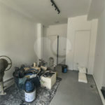 O imóvel possui 20 m² de área útil e 35 m² de área total, sendo uma ótima opção para instalação de escritório, consultório ou atividade comercial.
