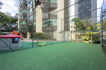 Apartamento com 190 metros 3 suítes 4 vagas de garagem