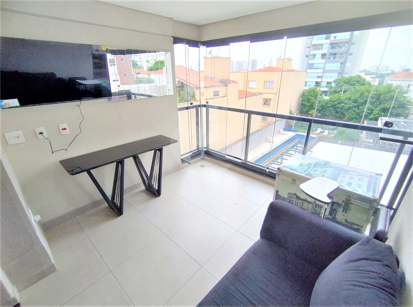 Apartamento de 1 quarto - Vila Mariana - Varanda, - 1 vaga - Lazer e serviços no condomínio.