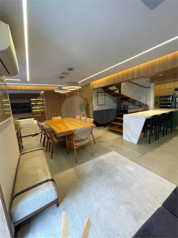 APARTAMENTO DUPLEX A VENDA VILA ADYANA, 200m2 4 DORMITORIOS 3 SENDO SUÍTE, 4 VAGAS DE GARAGEM, SJC/S