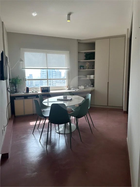 Sala comercial para venda ou locação na Avenida Paulista. 68m2