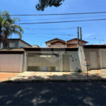 Casa á venda, com 3 dormitórios, no bairro Planalto paraíso em São Carlos.
