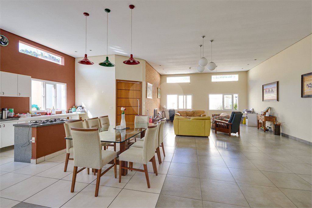 Casa à venda com 5 quartos, sendo 3 suítes, no condomínio Triplex, São Paulo - SP