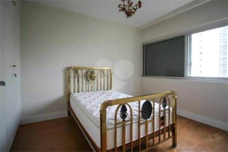 Apartamento para venda em Moema com 185m², 3 dormitórios sendo 1 suíte e 1 vaga