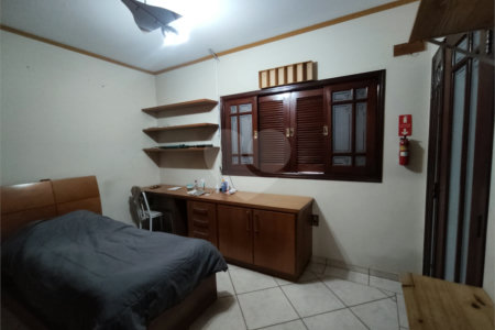 Sobrado espaçoso com 3 quartos,no Parque Fehr á Venda!