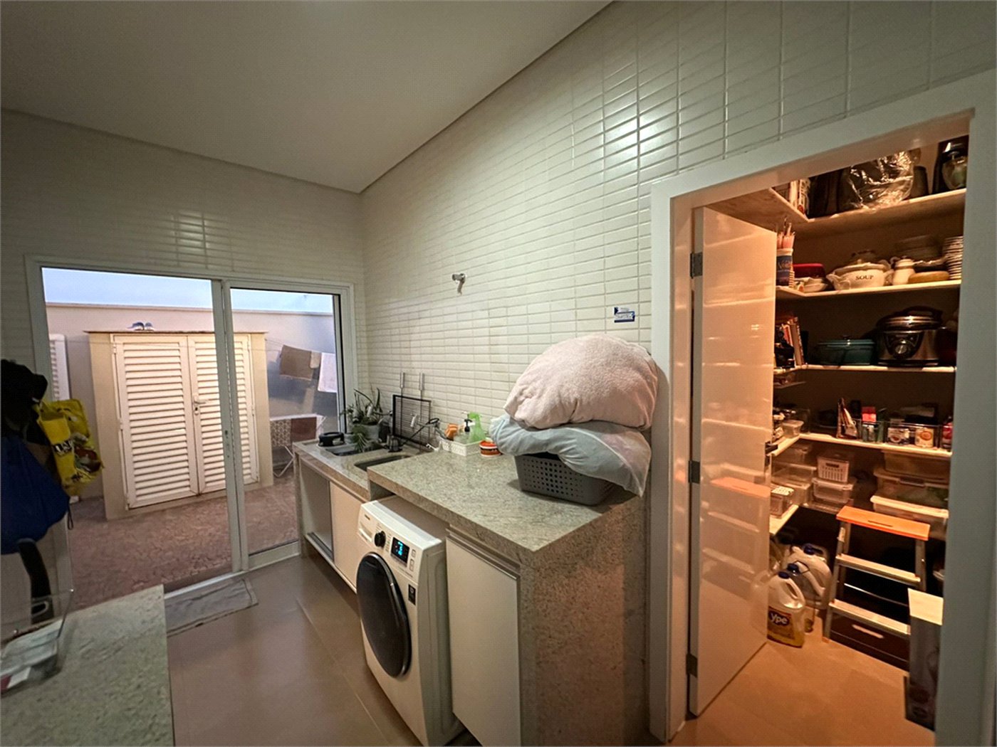 Casa a venda no condomínio Damha II
