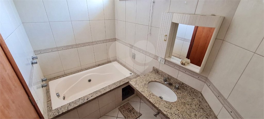 Sobrado a venda no Ipiranga de 220m² com 4 suítes e 2 vagas.Estuda permuta.