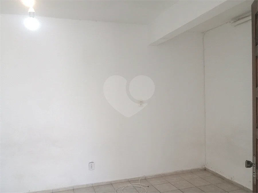 Casa de 1 dormitório com quintal e jardim na Vila Ipojuca!