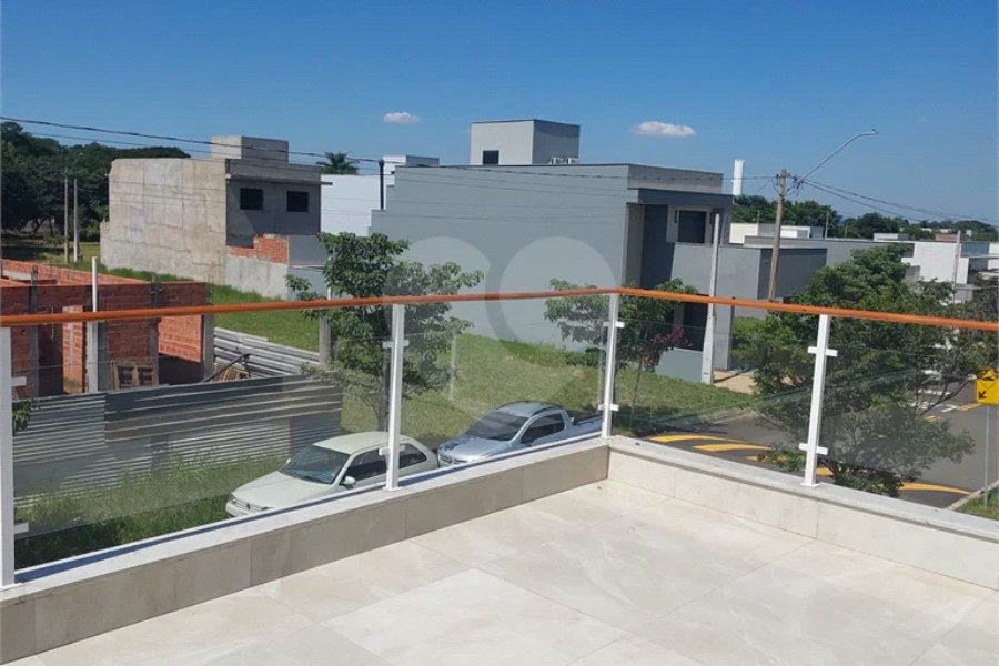 Sobrado recém-construído com 3 dormitórios em condomínio fechado em Piracicaba-SP.