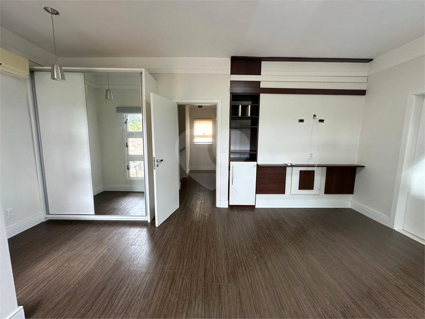 Chácara no Condomínio Vale das Laranjeiras em Indaiatuba SP - Venda - R$ 3,600.000,00 - Locaçao - R$ 30.000,00 mais encargos - Linda, espaçosa, aconchegante, acabamento de alto padrão em rua tranquila e arborizada, em um dos Condomínios mais valorizados de Indaiatuba. Com fácil acesso as principa
