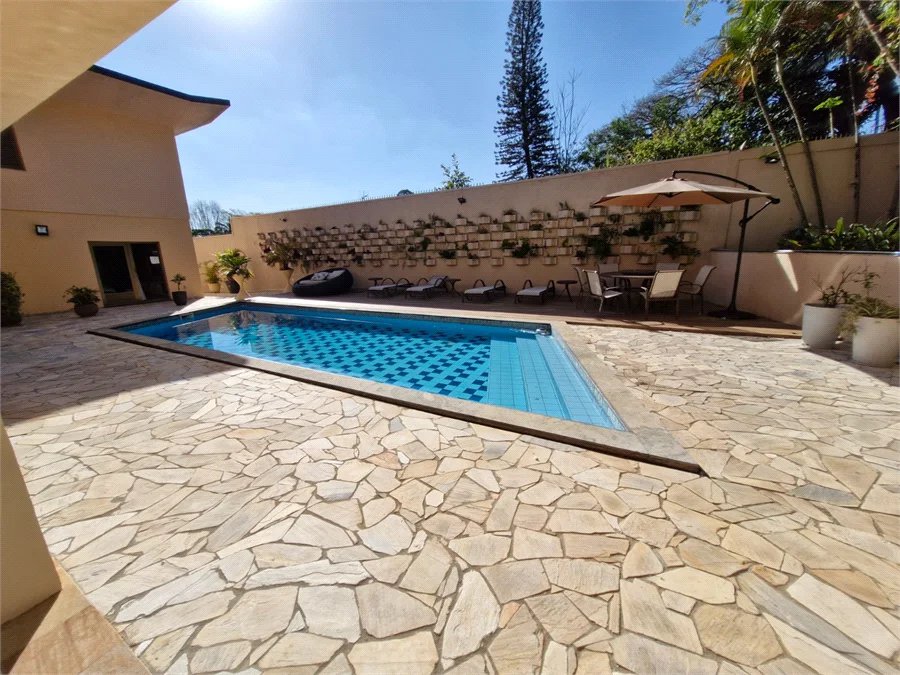 Casa à venda com 4 suítes no condomínio Villa Viana II, Cotia - SP