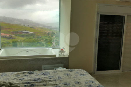 Chácara em Área Rural de Piracaia, com casa principal + 4 kitnets alugadas, excelente localização