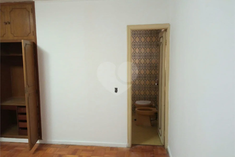 Excelente Sobrado com 04 suítes. Venha fazer uma visita.