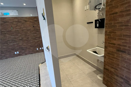 SALÃO COMERCIAL PARA LOCAÇÃO EM INDAIATUBA SP! - Av. Pres. Kennedy! - Salão comercial de 89,64 m² no térreo do Edifício Granada une modernidade, conforto e a melhor localização de Indaiatuba. Destaques do Imóvel: - Espaço Amplo: Salão principal com excelente iluminação natural. - Infraestrutura: