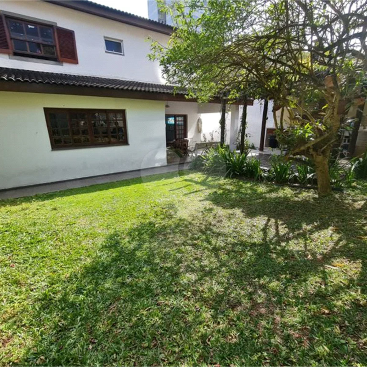 Sobrado à venda com 4 quartos, sendo 1 suíte, em Granja Julieta, São Paulo, SP