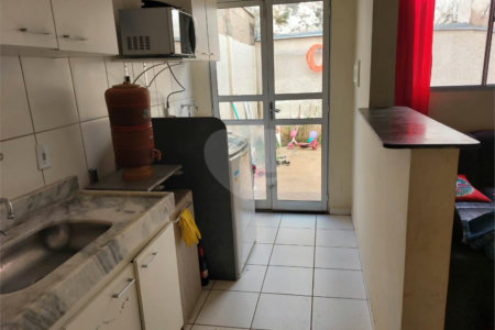 Apartamento no Condomínio Mont Vernon .