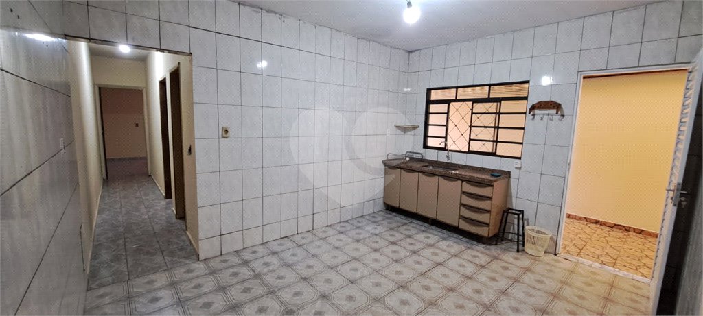Casa ampla em bairro tranquilo – excelente oportunidade para morar ou investir!