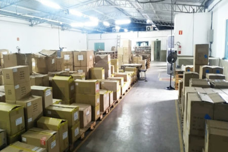 Galpão com 1155m² , 6 banheiros , sendo 2 vestiários , atualmente com 13 vagas , podendo chegar a 17 , à venda na Vila Principe de Gales em Santo André.