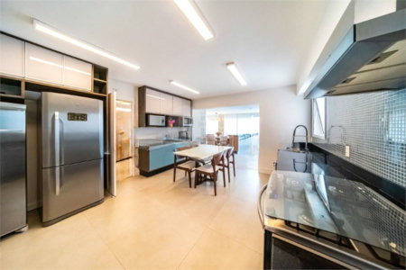 Apartamento na Mooca com 204m² com sacada gourmet com 4 suítes e 4 vagas condominio clube Aceita Permuta