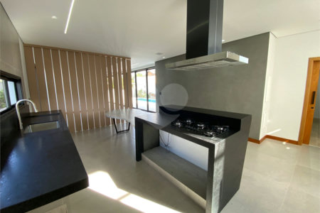 Casa à Venda no Condomínio Damha II