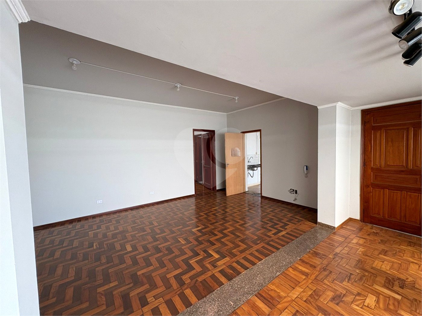 Ótima oportunidade para moradia ou investimento comercial!