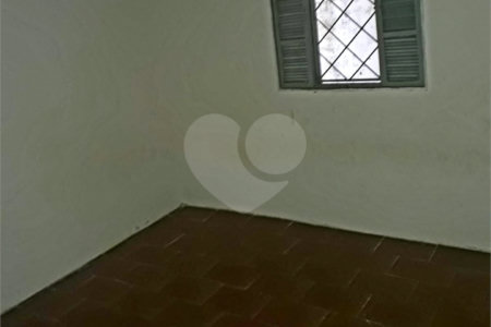 Casa térrea + Sala Comercial na Vila Prado.