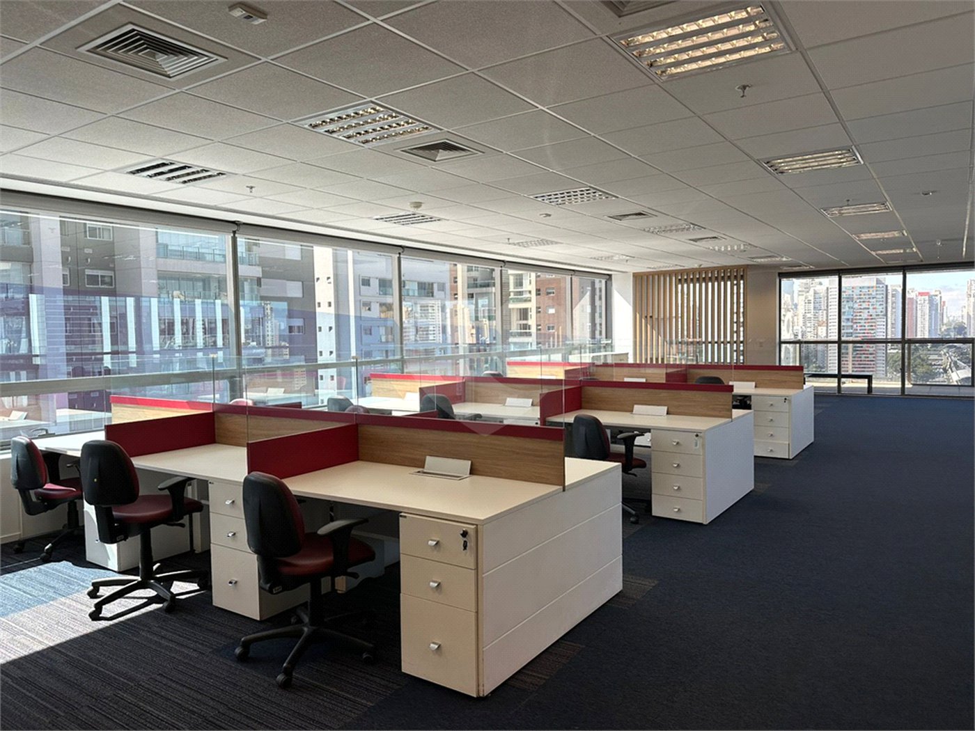 Conjunto comercial com 266m², 8 vagas, para locação no Brooklin