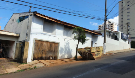 Casa Térrea à venda com 5 quartos, sendo 2 suítes,  no Centro, São Carlos, SP