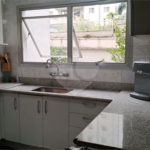 Apartamento a venda na Aclimação com 4 dormitórios e 2 vagas.