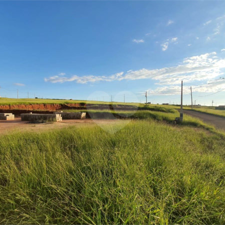 Terreno com 1.000,00 m² de área.
