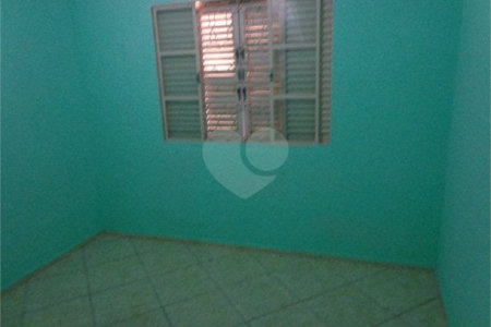 Casa Térrea com 2 dormitórios.