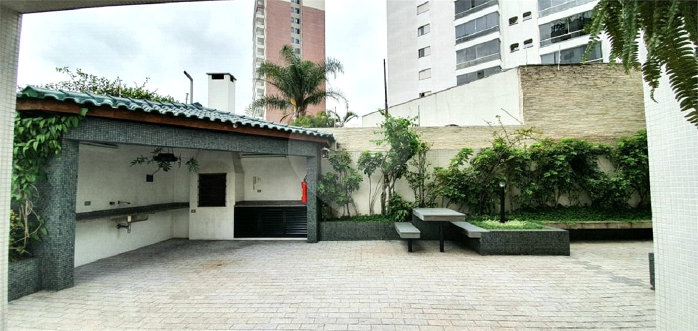 Apartamento à venda no Planalto Paulista de 147m² com 3 suítes e 3 vagas.