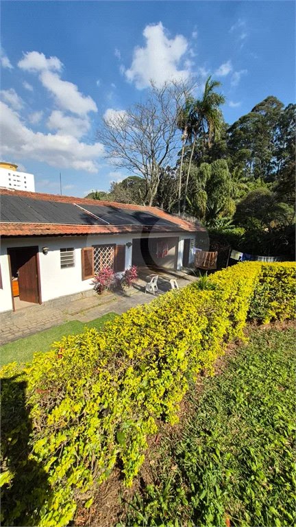 Casa com Piscina, Sauna e Edícula em Rua Arborizada no Tremembé