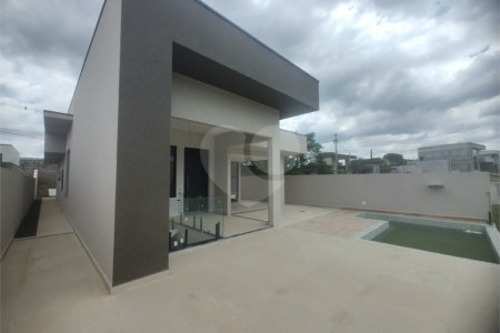 Casa exclusiva em Atibaia de alto padrão com 3 suítes, piscina, espaço gourmet, condomínio fechado, aceita financiamento