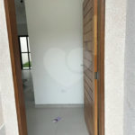 Casa à venda com 3 quartos, sendo 1 suíte, no condomínio Marselha VI, São Roque - SP