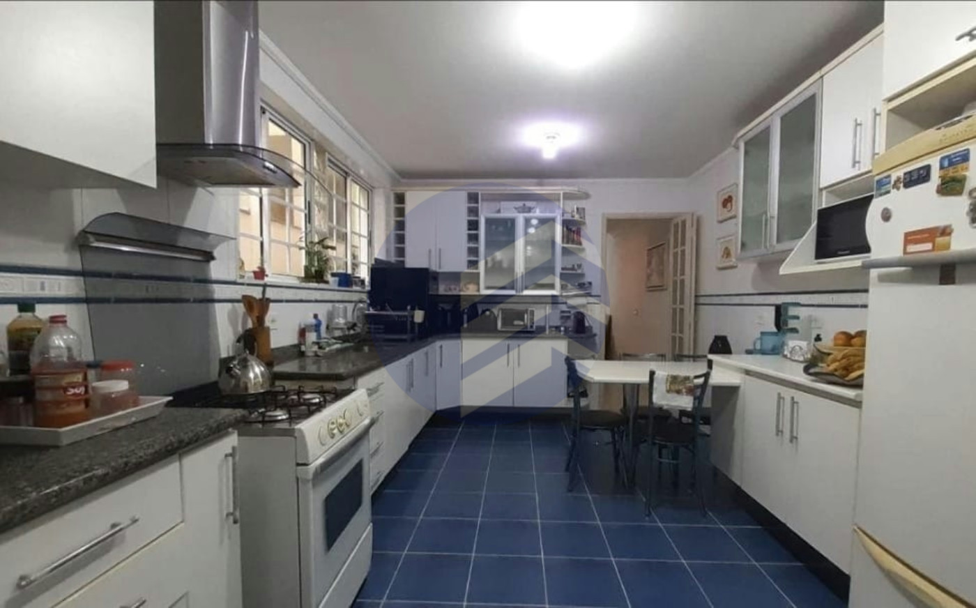 Sobrado espaçoso e completo em condomínio fechado no Bonfiglioli!