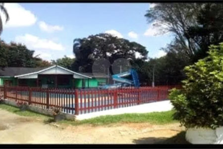 Chalé à venda em Atibaia 140m²– Condomínio fechado com lazer completo