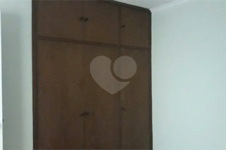 Venda apartamento 2 dormitórios, vaga de garagem fixa, lazer completo. Campo Belo. SP.