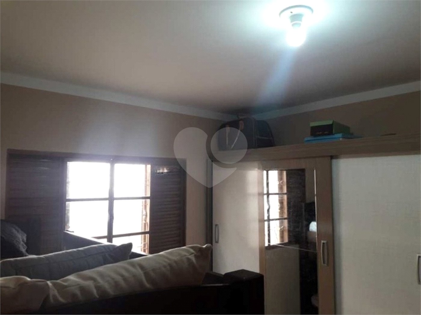 Casa térrea para venda, com 2 dormitórios, sendo 1 suíte.