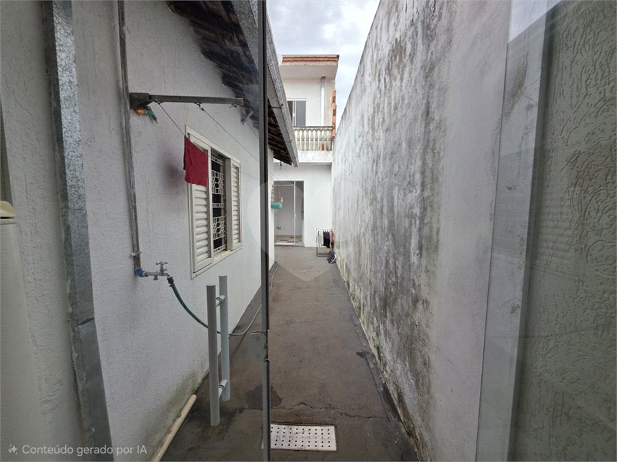 Casa térrea à venda no Douradinho com 2 quartos e edícula com mais dois quartos e 2 banheiros.