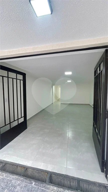 Sobrado com 3 andares, 350 m², 6 quartos, 2 suítes e 5 vagas para locação no Jardim Anália Franco!