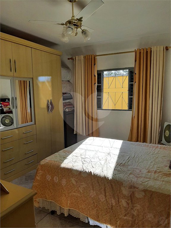 Casa com Salão Comercial no Aracy
