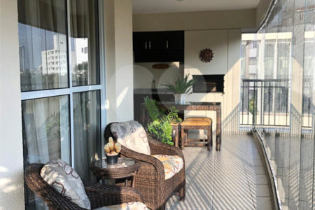 Apartamento de 176 m2 com 4 dormitórios sendo 3 suítes com 3 vagsa Condomínio Dolce Vita Avenida Lacerda Franco ,Cambuci -São Paulo