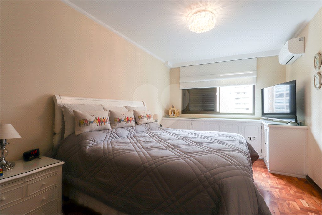 Apartamento à venda com 4 quartos, sendo 3 suítes, em Campo Belo, São Paulo, SP