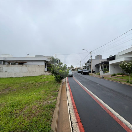 Lote à venda no Condomínio Village Damha IV