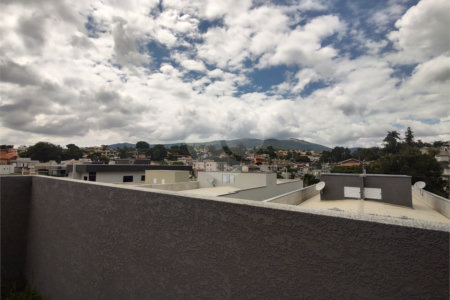 Casa térrea em Atibaia com 3 suítes, sala 2 ambientes, 2 vagas garagem, excelente localização, pronta para morar