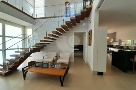Casa à Venda no Condomínio Damha III – Elegância e Conforto para sua Família