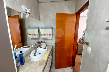 Casa residencial com ponto comercial a venda no Centro