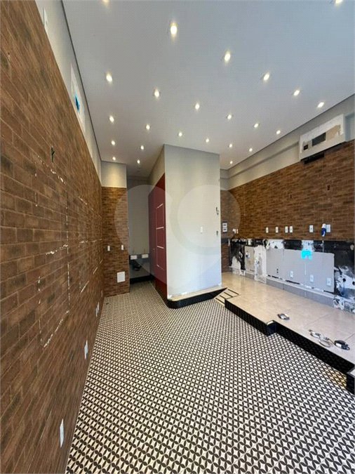 SALÃO COMERCIAL PARA LOCAÇÃO EM INDAIATUBA SP! - Av. Pres. Kennedy! - Salão comercial de 89,64 m² no térreo do Edifício Granada une modernidade, conforto e a melhor localização de Indaiatuba. Destaques do Imóvel: - Espaço Amplo: Salão principal com excelente iluminação natural. - Infraestrutura: